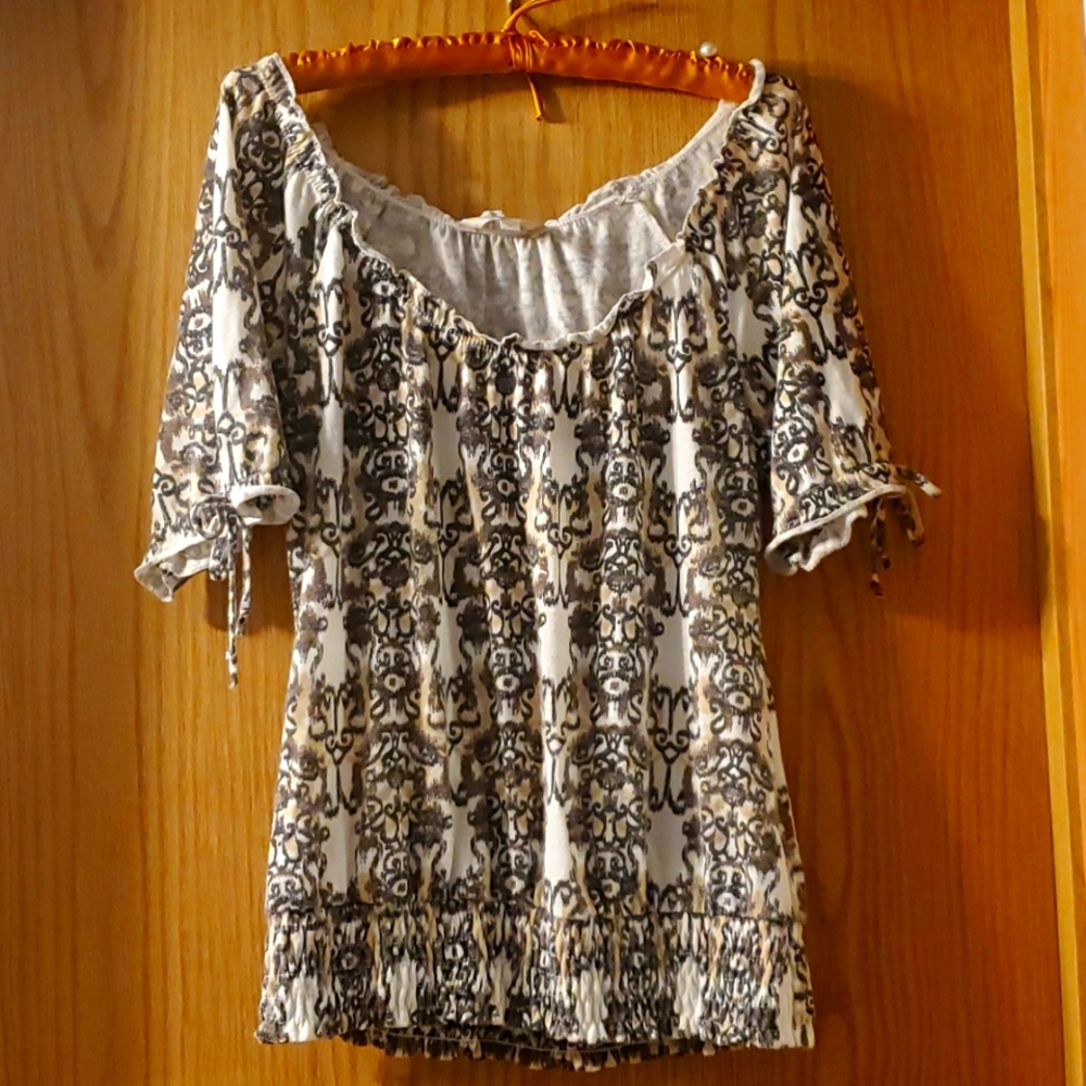 Energie Scoop Neck Blouse w/ Fleur Pattern; Black & Tan; XL